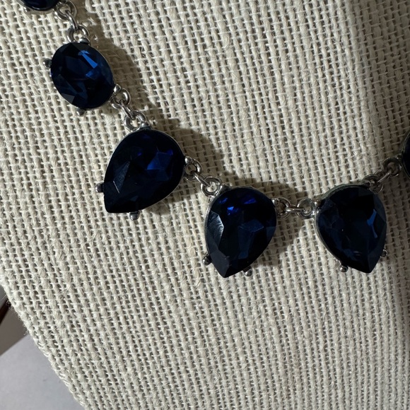 2028 Silvertone Blue Glass Pear Shaped Sapphire like Droplets Necklace. (D-C) - Picture 4 of 5